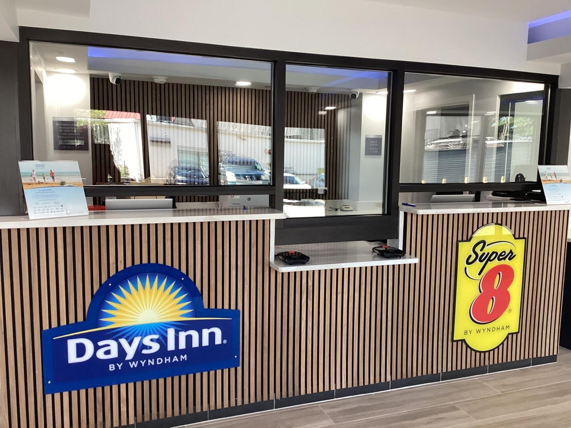 Days-Inn By Wyndham Baltimore Northwest Windsor Mill Exterior photo